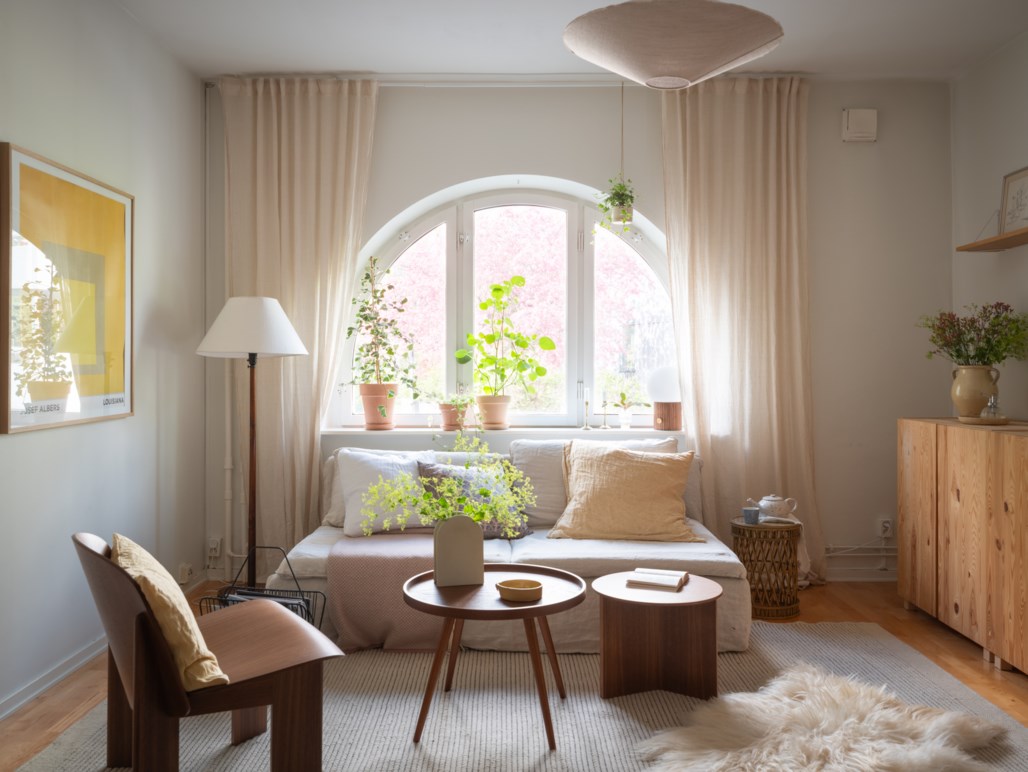 Charmig lägenhet med unika halvmåneformade fönster